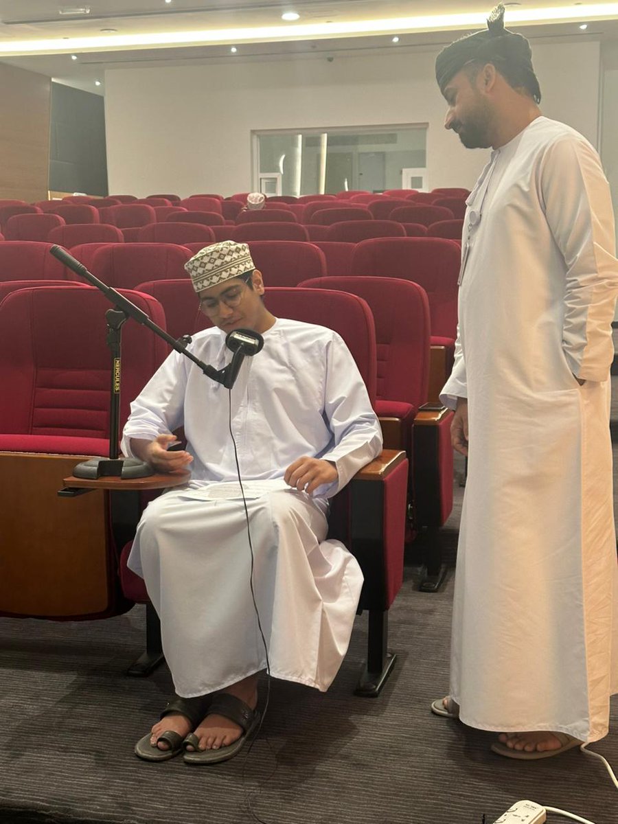 بالتعاون بين دائره الارشاد والتوعيه ودائره تطوير المناهج قام طلبه مدرسه احمد بن سعيد الخليلي بتسجيل صوتي لمقاطع فيديو الذكاء الاصطناعي لبعض مواضيع كتاب حقائق الحياه
#تعليمية_مسقط 
# مدارس_مسقط