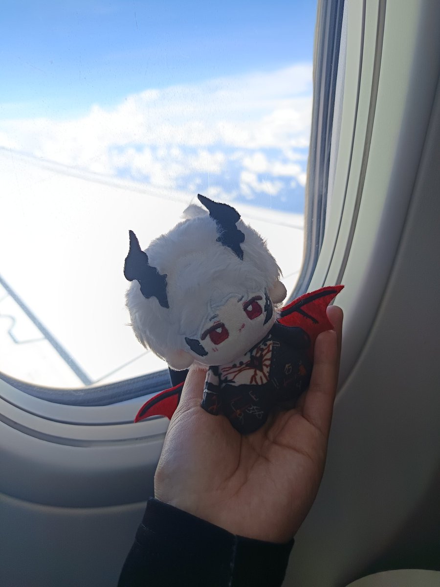 Ges, ku uda sampai Konoha~ Semua barang aman, ga ada yang ketahan. Tapi aku blm buka koper krn blm pulang ke rumah. Untuk pengiriman, bakal aku usahakan follow up secepatnya yaa~ (⁠.⁠⁠❛⁠⁠ᴗ⁠⁠❛⁠.⁠)