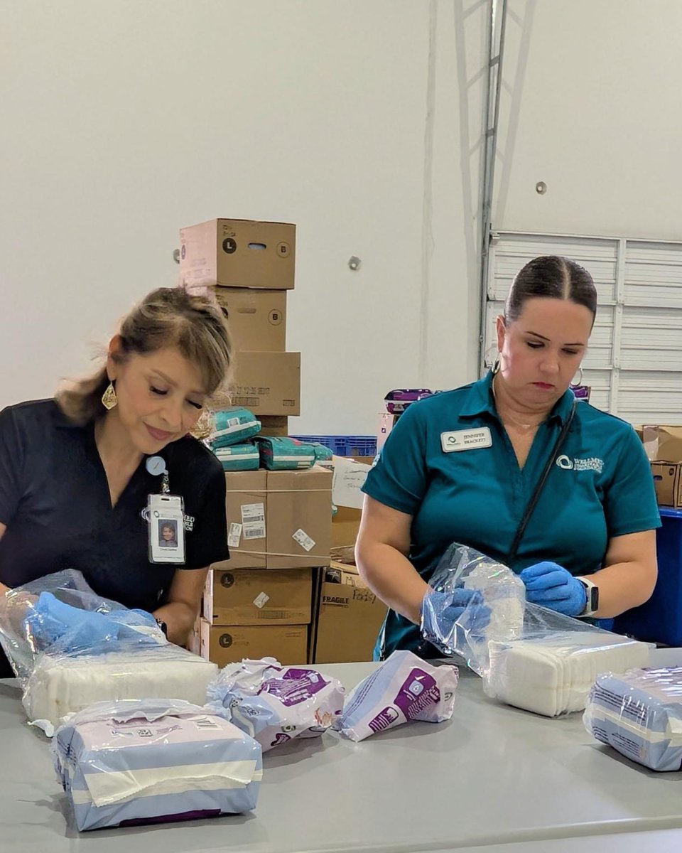 TXDIAPERBANK's tweet image. We're proud to partner with @WellMedGives! 💙
Jennifer Brackett & Cindy Robles toured our agency & helped repackage diapers with our team.
Together, we’re supporting seniors with dignity through essential hygiene care.
#TexasDiaperBank #SeniorCare #HygieneForAll