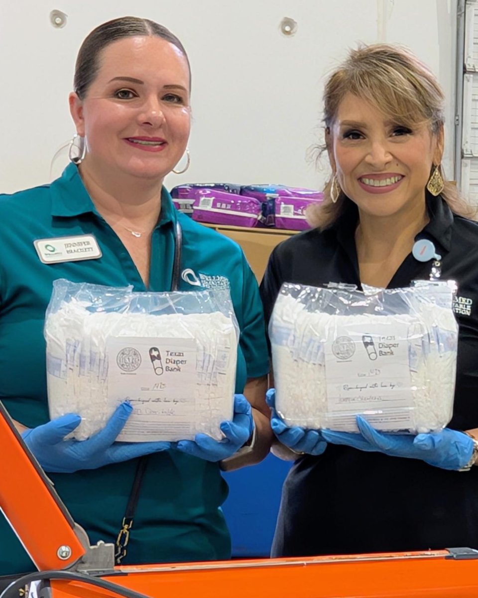 TXDIAPERBANK's tweet image. We're proud to partner with @WellMedGives! 💙
Jennifer Brackett & Cindy Robles toured our agency & helped repackage diapers with our team.
Together, we’re supporting seniors with dignity through essential hygiene care.
#TexasDiaperBank #SeniorCare #HygieneForAll