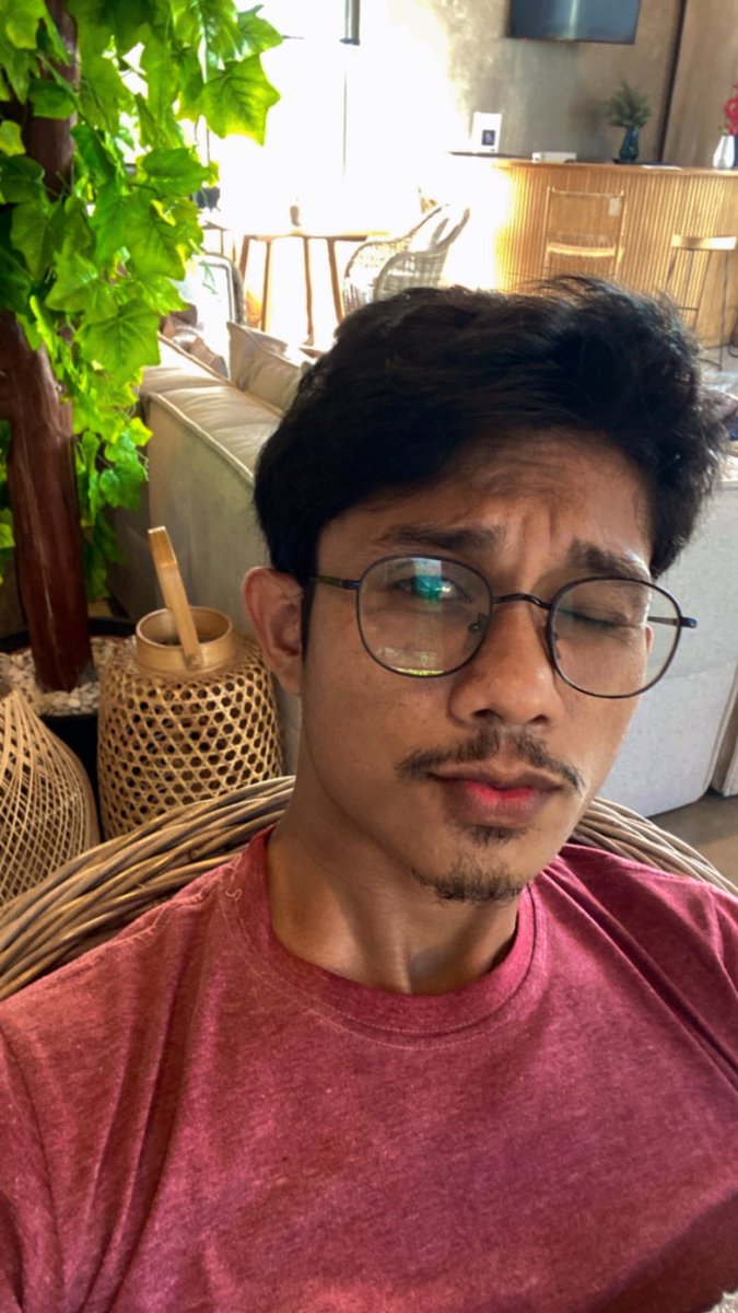 Happy makan siang semua. 

Makan aku sini—