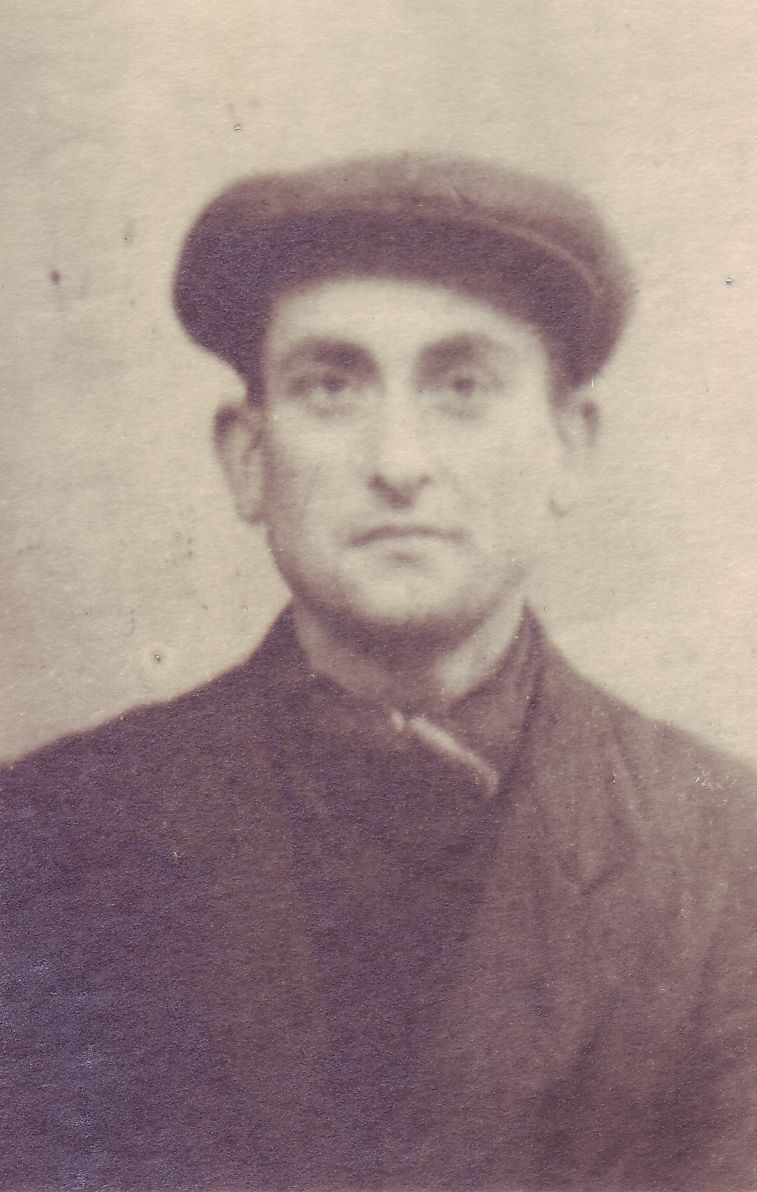 danyneudt's tweet image. François Scheepmans. Ransart. Gehuwd. Twee kinderen. Verzetsgroep Gewapende Partizanen. Gijzelaar. Opsluiting in Charleroi en Fort Breendonk. Deportatie naar de concentratiekampen van Mauthausen en Gusen. François sterft er op 13 dec. '42. 36 jaar. #heldenvanhetverzet