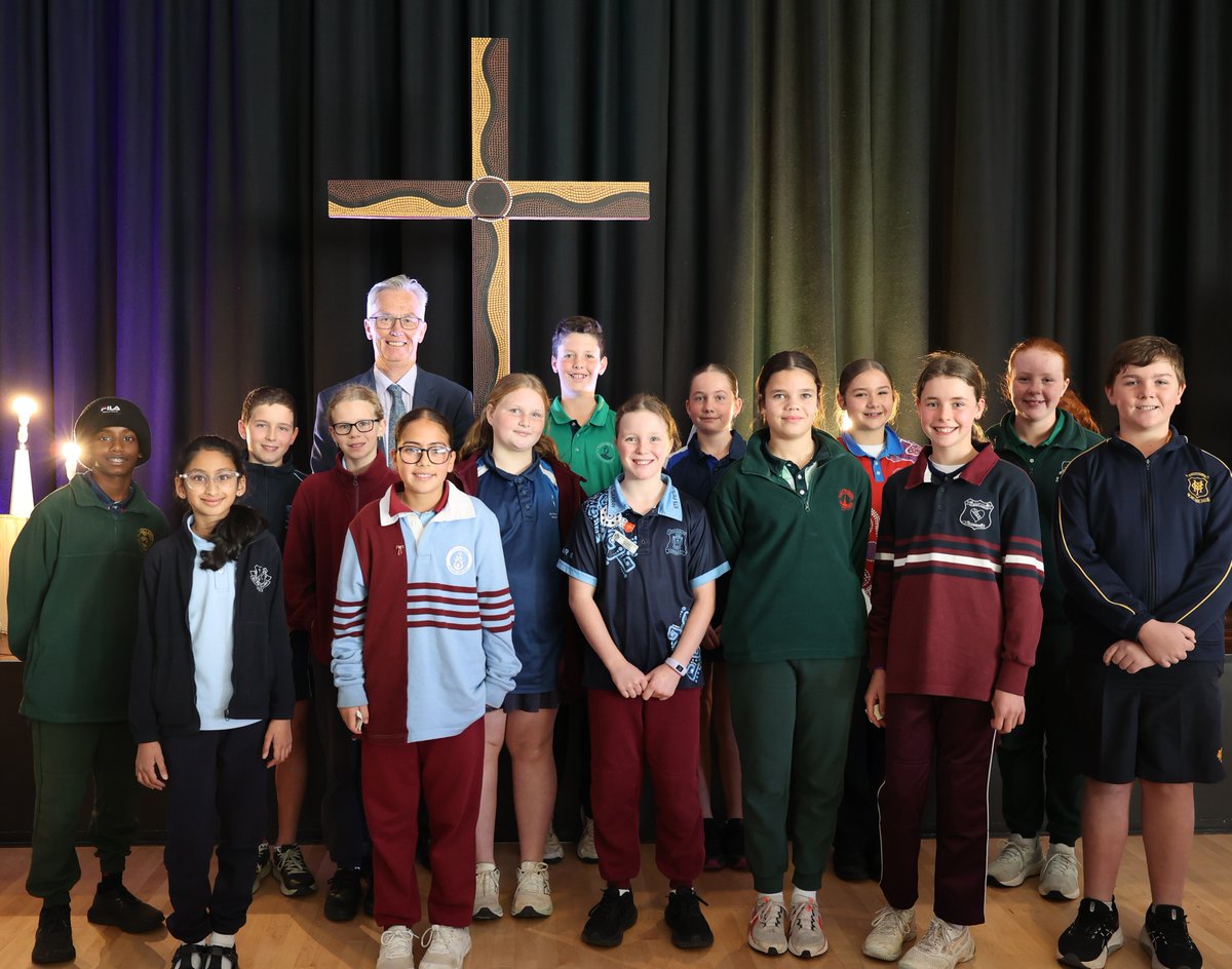 Our Year 6 student leaders took up the challenge from Executive Director <a href="/deCarvalhoDJ/">David de Carvalho</a> to illuminate their world with the light of Jesus at a youth ministry gathering today.
#Illuminate #CatholicEducation #YouthMinistry