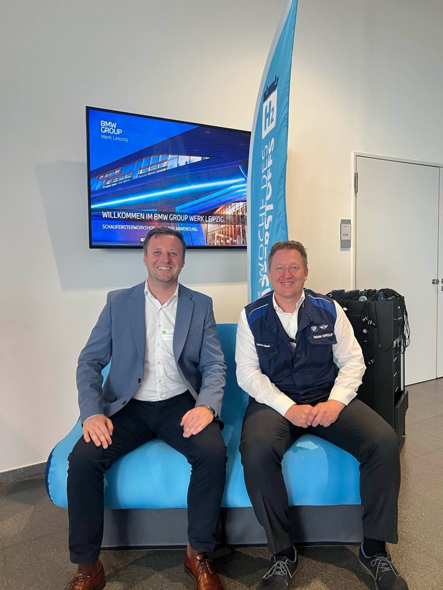 #WDW-Rückblick 25. Juni - Teil 1 
Die H2-Väter: Armin Hummer - 1. H2 Indoortankstelle Europas ( Österreich Schenker) links + Thomas Stiede (BMW Leipzig) - 1. Indoortankstelle Deutschlands und größte H2 Intralogistikflotte Europas.  #WDW2025 #WasserstoffErleben #Energiewende