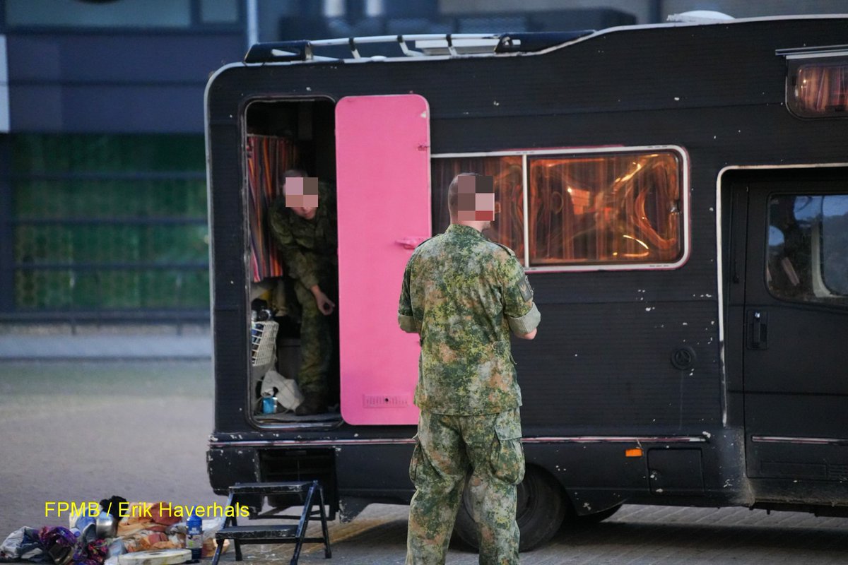 Man opgepakt en EOD onderzoekt verdacht voertuig in Werkendam