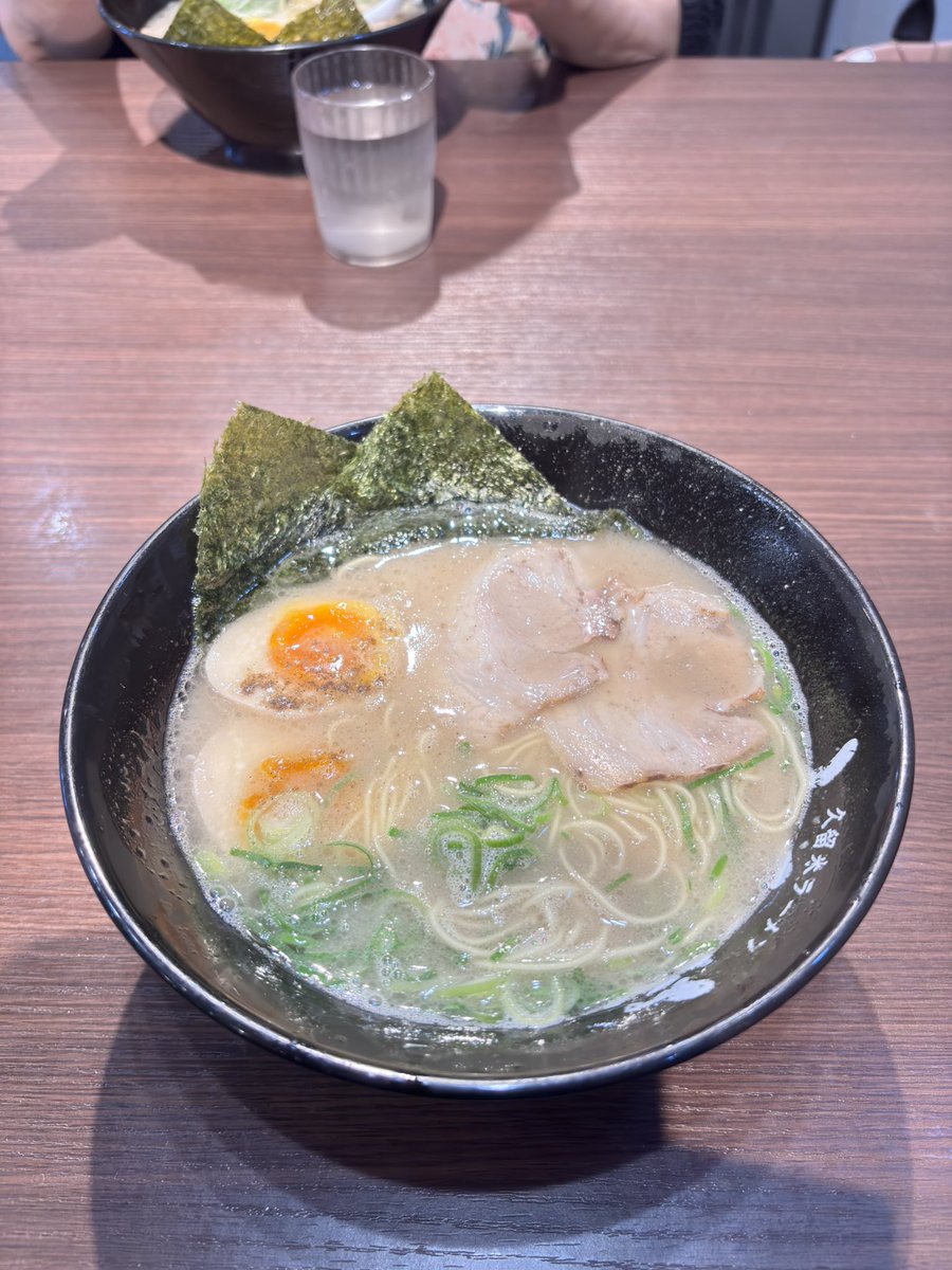 嫁とお昼からデートで遅めのランチ。
安くて美味い久留米ラーメン
福の家さん！

マジでうまい(๑º﹃º​๑)ｼﾞｭﾙ
