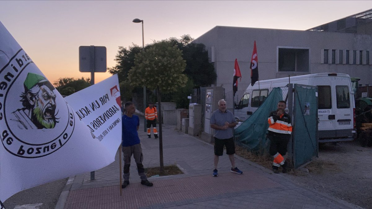 CGT_Madrid's tweet photo. POZUELO | Comienza la 1a jornada de #Huelga en #Pozuelo
#JarineríaPozueloEnLucha
¡#INDITEC, #EULEN y @ayto_pozuelo responsables!
El municipio con la Renta más alta se resiste a negociar.
La lucha es el único camino!
#JardinerxsPozueloEnLucha
@CGT @CGT_Madrid https://t.co/XtFeQRJ1ww