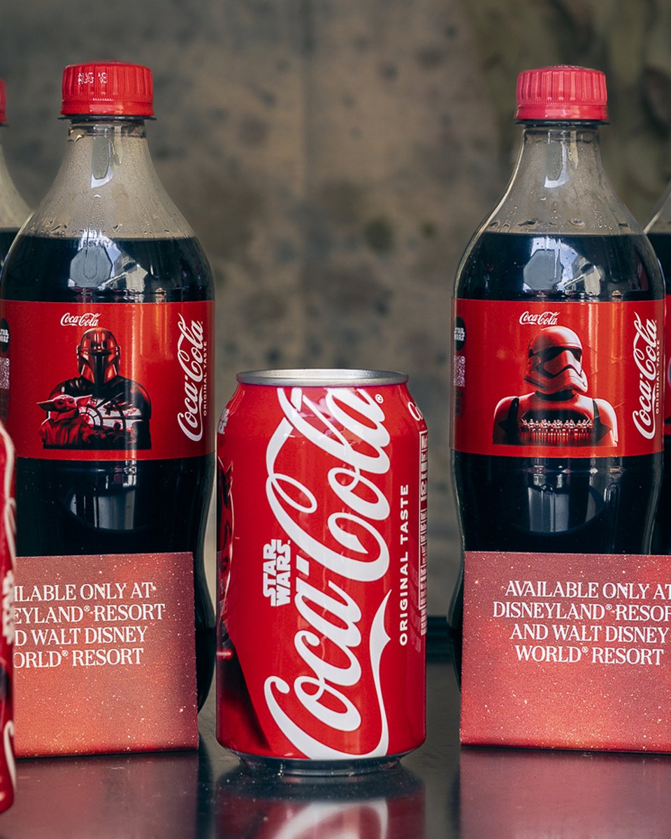 DisneyParks's tweet image. 🎙️ We've intercepted a transmission from @cocacola! 🎙️ For a limited time, 3 all-new Star Wars-inspired bottle designs are landing on July 7 only at @Disneyland and @WaltDisneyWorld! 💫 di.sn/6010458de