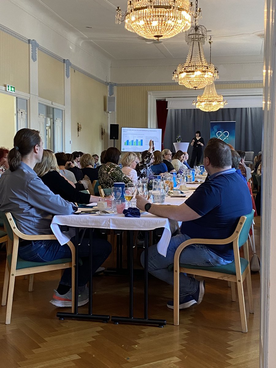 Myös asiantuntijoiden on hyvä tunnistaa oma asemansa sote-kuplassa.

Tapa puhua järjestelmästä vaikuttaa siihen, miten ihmiset luottavat sote-palveluihin.

💬 Pidetään siis ääntä myös siitä, mikä toimii – positiivista puhetta sotesta tarvitaan! 

#kestäväterveydenhuolto