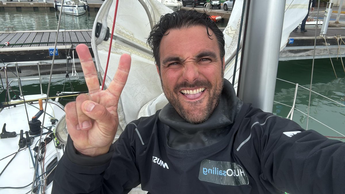 Hola Hugo,¿estás preparado?
Quiere ser los ojos de los mallorquines en el Atlántico en la Mini Transat.
Hoy  le preguntamos cómo prepara la aventura.
Sobremesa desde el <a href="/ValparaisoHotel/">ValparaísoHotel</a>
junto a Rafa Gil, presidente <a href="/RCNPalma/">RCNP</a>, <a href="/Toni_Espin/">Antonio Cardona</a> y  
<a href="/tsanchezgrao/">antonio sánchez grao</a>
15:05h 
103.6FM
COPE MÁS