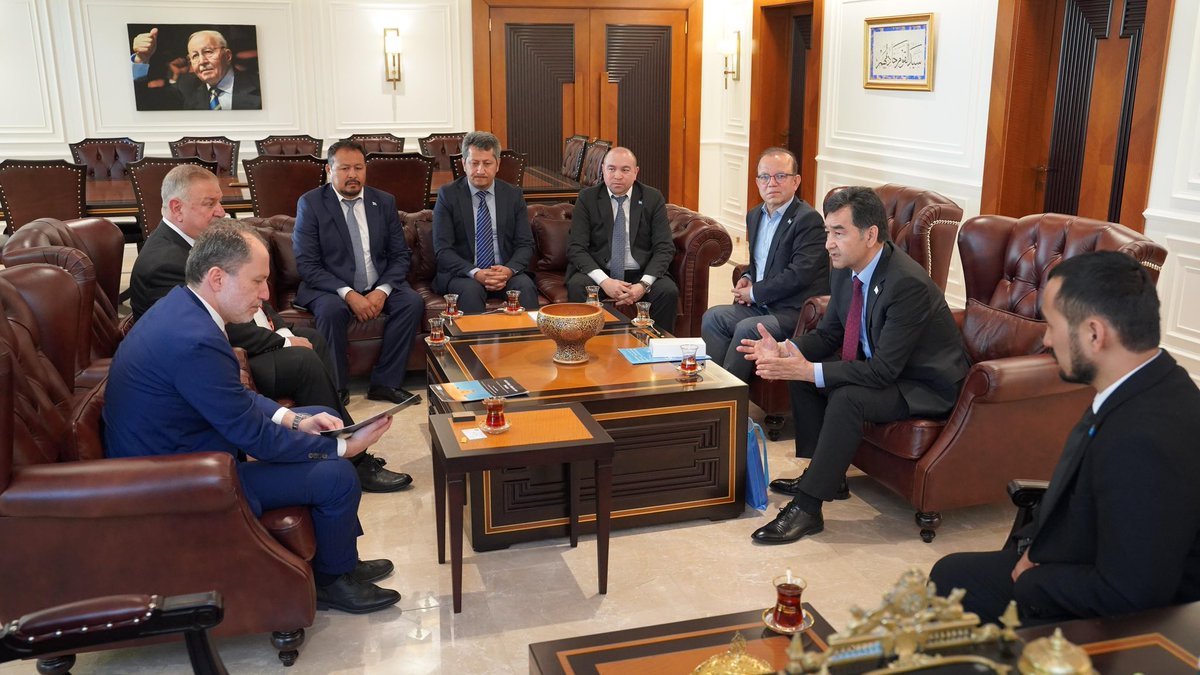 dtavazi's tweet photo. Türkiye Uygur Teşkilatlar Platformu heyeti, Uygur soykırımını gündeme taşımak ve çözüm arayışlarını sürdürmek amacıyla Türkiye’deki siyasi parti liderleri ve milletvekilleriyle bir dizi görüşme gerçekleştirdi. https://t.co/3kYzwChgbv