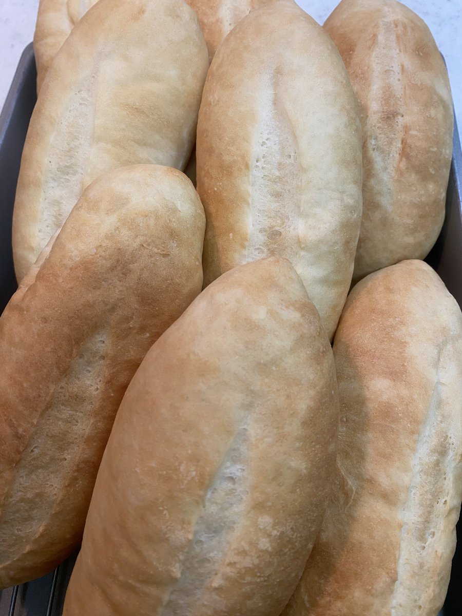 明日6/27(金)は『プルドポーク・サンド』やります‼️
只今仕込み中🍖🥖
予約も受付中ですのでご連絡お待ちしてます。
そして今宵も皆様のお越しお待ちしております😊
#standbarajito #スタンドバーアジト #プルドポーク #プルドポークサンド #本八幡 #市川市 #喫煙可能店 #キリンラガー生