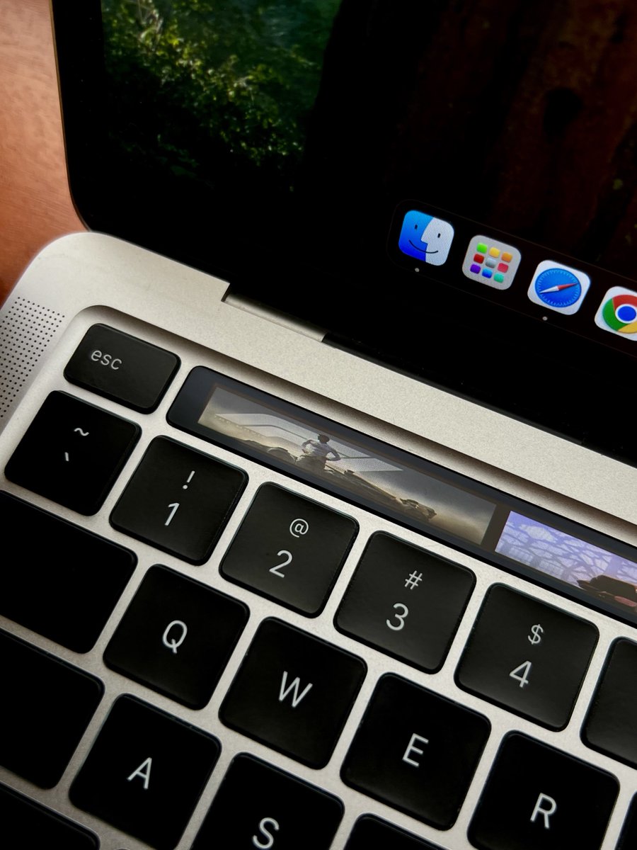 Sankew06's tweet image. Apple took those F1 movie ads too far🥀