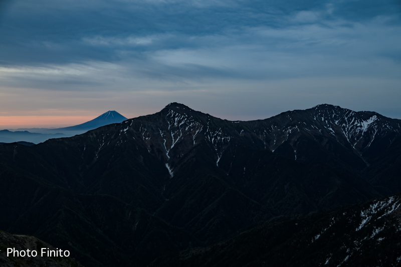 FinitoYamaguchi's tweet photo. #風景写真 #landscape #landscapephotography #naturephotography #登山 #trekking #hiking #southalps #南アルプス #仙丈ヶ岳 #Senjogatake #mtSenjogatake #北岳 #mtkitadake #kitadake #間ノ岳 #mtainodake #ainodake #雲海 #富士山 #Fujisan #MtFuji #モルゲンロート #morgenrot #morningglow https://t.co/QpsJDJTDnw