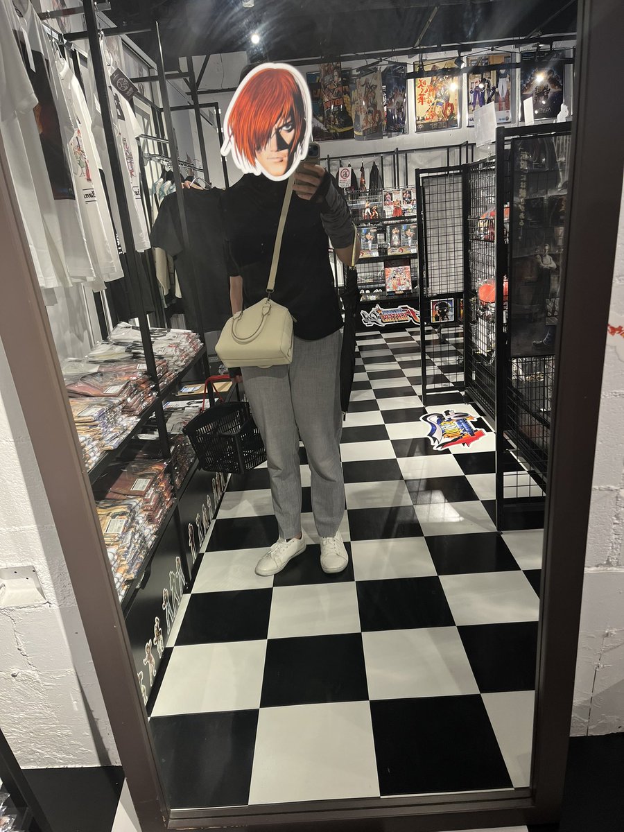 dT6c8G5Abcy8KrZ's tweet image. SNKオフィシャルストア初日に行ってきました
ただゲーでKOF97が置いてあったよ！
今でも隠しキャラは全部出せます😤(最初ちょっと忘れてて使えないキャラとった

#SNK
#KOF97