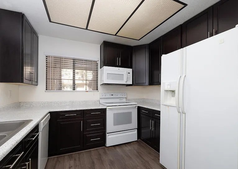 willardLOrr's tweet photo. @BrendanCarrFCC 🏡 Waterfront Condo – Glendale, AZ
1 Bed | 1 Bath | 756 Sqft
Fully remodeled w/ vaulted ceilings, plank floors, 2 balconies &amp; fireplace 🔥
Scenic pond views, pool access &amp; park nearby 🎾
📩 DM for price, photos &amp; tour
#GlendaleAZ #FSBO #CondoLiving #ArizonaHomes https://t.co/gfjV494RVp