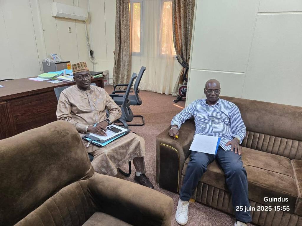 BenbereM's tweet photo. 📌Une délégation du consortium anti-corruption, composé de la #COSCLCCP, de l’ONG ID-Sahel et de #BENBERE, a été reçu ce mercredi 2️⃣5️⃣ juin 2025 par Oumar Traoré, le directeur général de l’Agence de Recouvrement et de Gestion des Avoirs Saisis ou Confisqués (#ARGASC).
🎯La rencontre avait pour but de présenter aux hôtes du jour, le Projet d’appui à la lutte contre la corruption et l’enrichissement illicite – LUCCEI 2, mis en œuvre par le consortium et analyser les opportunités de synergie avec l’ARGASC.
✅️Créé en 2022 sur initiative du ministère de la Justice, dans le cadre du renforcement de la lutte contre la délinquance économique, la corruption et l’enrichissement illicite, l’ARGASC, a pour mission le recouvrement et la gestion des avoirs saisis ou confisqués dans le cadre des procédures pénales relatives à la délinquance économique et financière.
Il faut rappeler que Monsieur Ahmed Sékou DIALLO, président de la COSCLCCP est membre du conseil d'administration de l'ARGASC
🤝 Cette rencontre marque une étape importante vers une meilleure coordination des efforts dans la lutte contre la corruption au Mali.
@pnudfr @NLauMali
#MaliSansCorruption