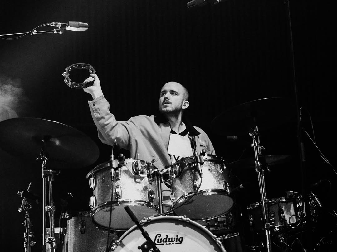 halfaliveco's tweet image. the first time we came to australia was in 2019. we we played a sold out show in Sydney to the most people we’d ever played to. it was shocking that people on the other side of the world could value our music that much. we‘ve returned 2 times since then. we’re still just as…