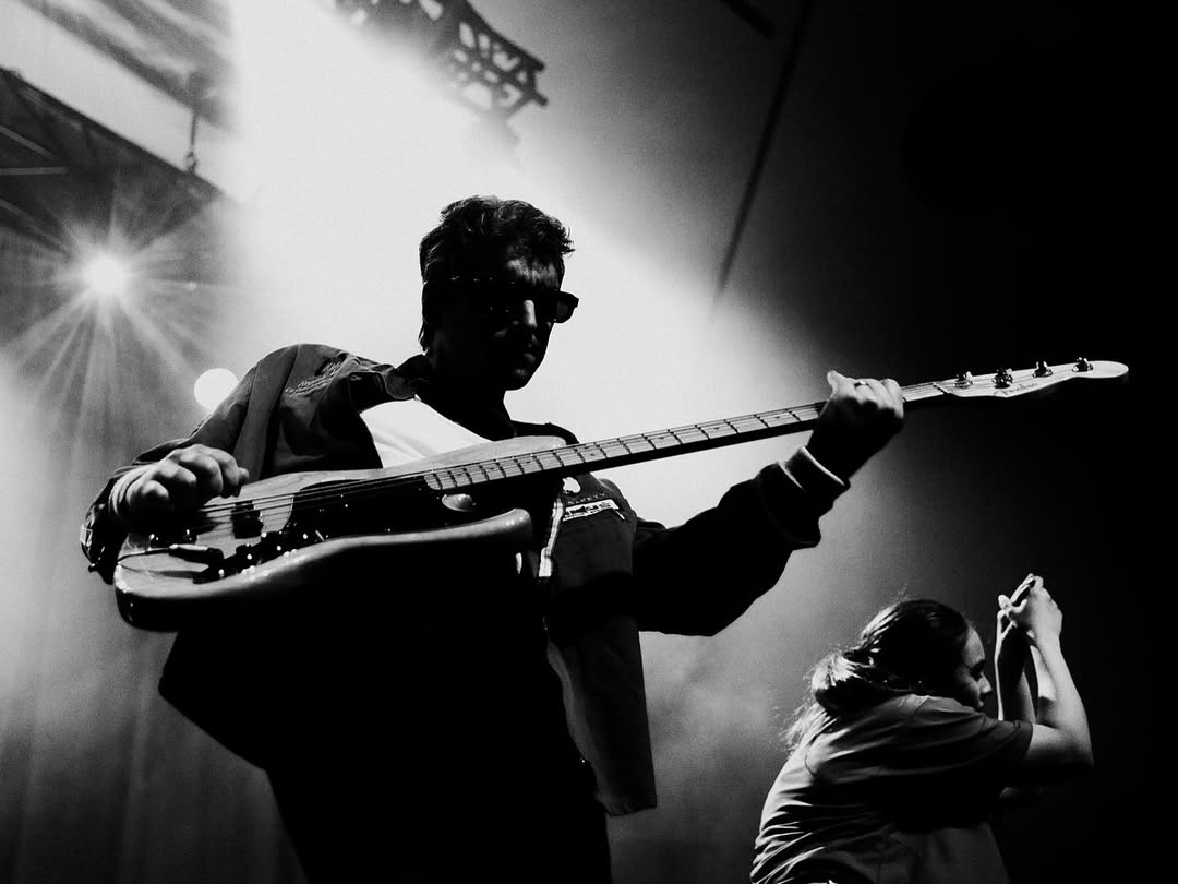 halfaliveco's tweet image. the first time we came to australia was in 2019. we we played a sold out show in Sydney to the most people we’d ever played to. it was shocking that people on the other side of the world could value our music that much. we‘ve returned 2 times since then. we’re still just as…