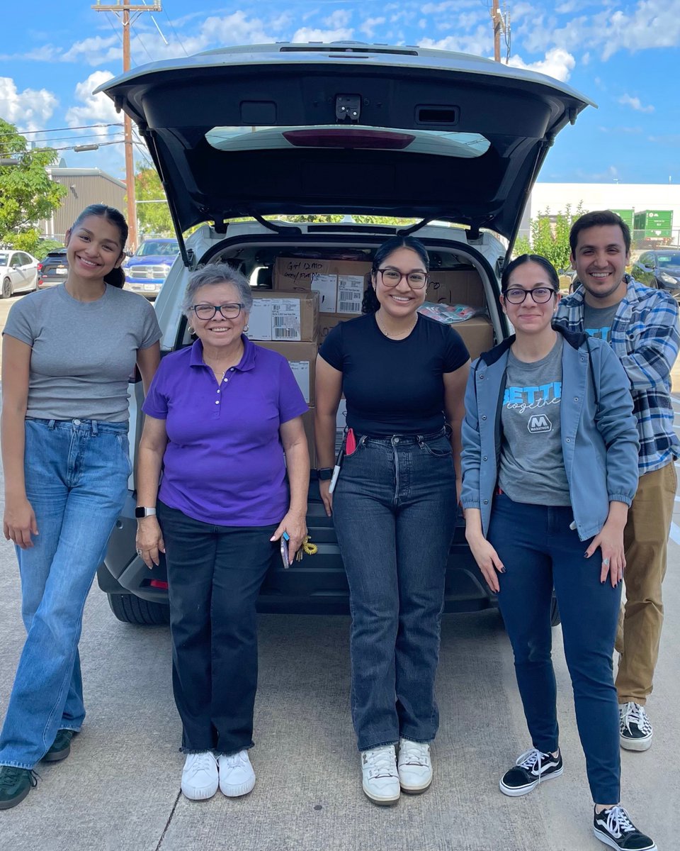 TXDIAPERBANK's tweet image. Smiles, service, and a trunk full of impact! 💙
Thank you to this amazing group for helping get essential supplies out the door and into the hands of families who need them most.
You are the heart of our mission.
#TexasDiaperBank #CommunitySupport #VolunteerPower #HopeInAction