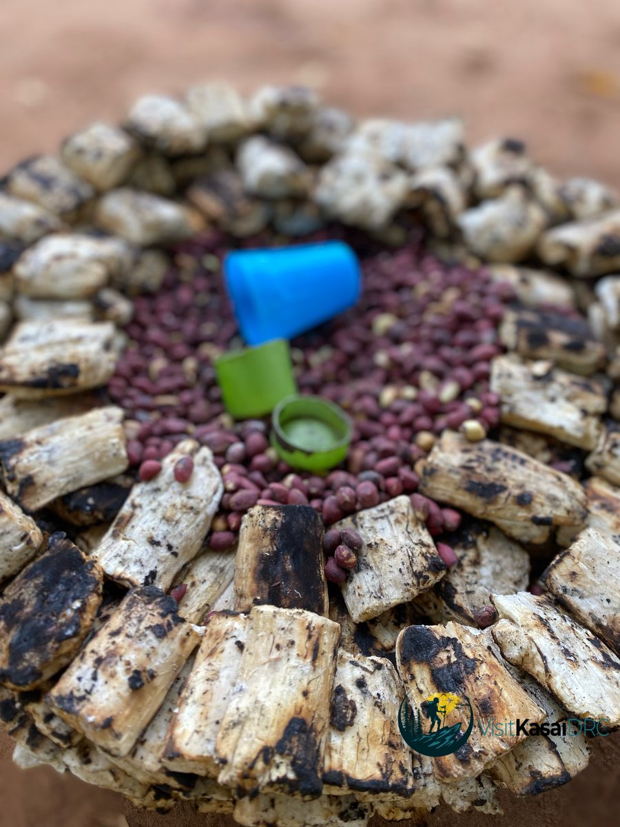 📍#Gastronomie | RDC 🇨🇩
     #Visitkasaï | #Visitcongo 🏝️
 
Le goût authentique du Kasaï : Manioc grillé et Arachides, un art culinaire ancré dans la tradition

📱abonne toi sur notre chaîne: whatsapp.com/channel/0029Vb… 

Explorer, voyager, s'aventurer et découvrir le Kasaï 🏝️