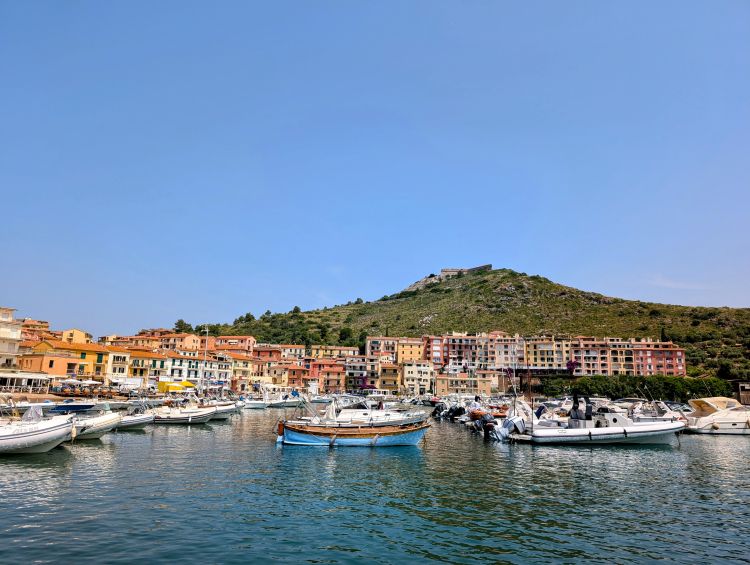 Für #Toskana-Fans sind Orbetello, Porto Ercole und Porto Santo Stefano ein Begriff. Die drei hübschen Ortschaften schmücken die Halbinsel Monte #Argentario und laden zum Baden und zum Verweilen in der #Maremma ein. 👉sonoitalia.de/streifzug-am-m… <a href="/VisitTuscany/">Visit Tuscany</a> <a href="/SonoitaliaInfo/">sonoitalia</a>