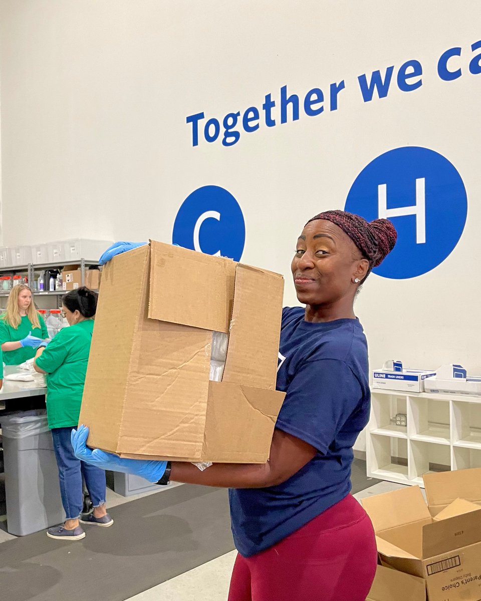 TXDIAPERBANK's tweet image. One person can make a big difference.
From sealing diaper bundles to lifting boxes with a smile — every action counts. We’re grateful for volunteers who show up and serve with heart. 💙
#TexasDiaperBank #VolunteerSpotlight #DiaperNeed #MakeADifference #GiveBack