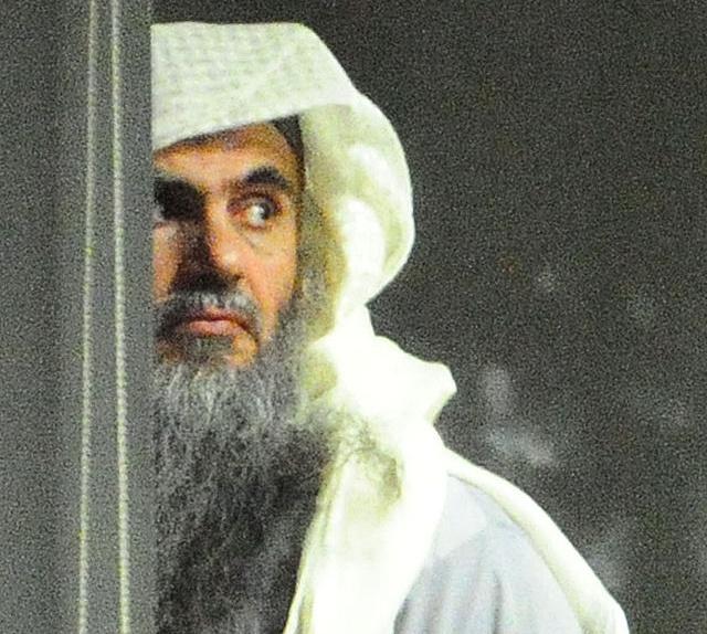 Muqawim_x's tweet photo. "Cihad böyledir; ümmeti ihya eder, kalpleri birleştirir, insanları bâtılla meşgul olma 
yerine hak ile meşgul eder..."

Ebu Katade el-Filistini https://t.co/DtMTGSfnCn