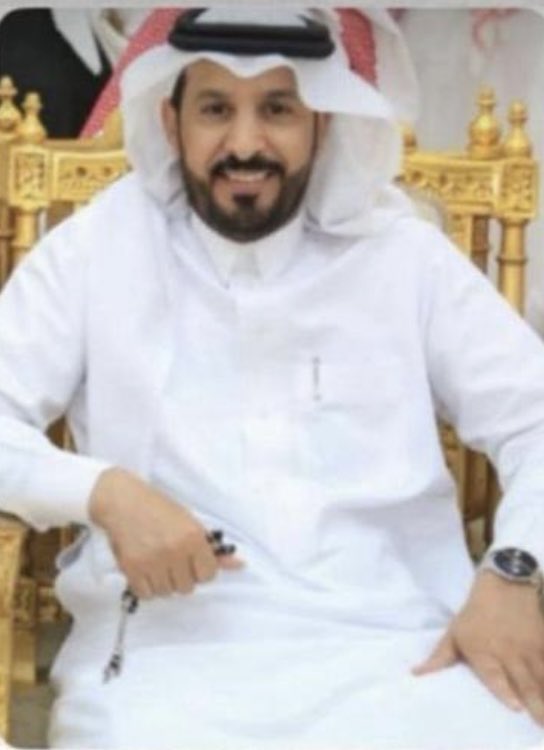 muaweah's tweet photo. نايف مجاهد .. عطاء لم ينقطع ! ولن يتوقف! 

قد تكون الكتابة عن شخصية قريبة منك و تعني لك الكثير الكثير  أمر في غاية الصعوبة ! حيث اختلاط المشاعر يجعلك غير قادر على التعبير   ! 

اليوم تقاعد مبكراً  الصديق والأخ والأستاذ الكبير #نايف_مجاهد_الكويكبي "أبو بندر"  بعد سنوات من العطاء والعمل والجد والاجتهاد والإخلاص  والإنجاز ، فمن حسن الحظ  أني رافقته وزاملته معلما ومديرا ومشرفا تربويا ، ورئيساً للإدارة المدرسية #بتعليم_القريات  ،وكنت خلال هذه الأعوام أمام شخصية فذة تزداد كل يوم تألقا وتطورا وعطاء لم ينقطع  !
الشخصية القيادية الهادئة المتزنة القادرة على استيعاب كل المواقف بصدر طيب رحب وإيجاد الحلول لها ! 

اليوم أبارك لأبي بندر التقاعد المبكر رغم أننا سنفتقده كثيرا  في التعليم والإشراف ،  وأنا على يقين بأن عطاءه لن يتوقف أبدا ! بل ستكون مرحلة أخرى جديدة يستمر معها الإنجاز  والعطاء ! 

#شكراً_أبا_بندر على جهودك وعطائك وما قدمته خدمةً لدينك ومليكك ووطنك في مجال #التعليم خلال مسيرة وسيرة عطرة . سائلا الله لك التوفيق والسداد في مستقبل حياتك القادمة إن شاء الله. 

#وزارة_التعليم 
#تعليم_الجوف  #القريات  #سكاكا
