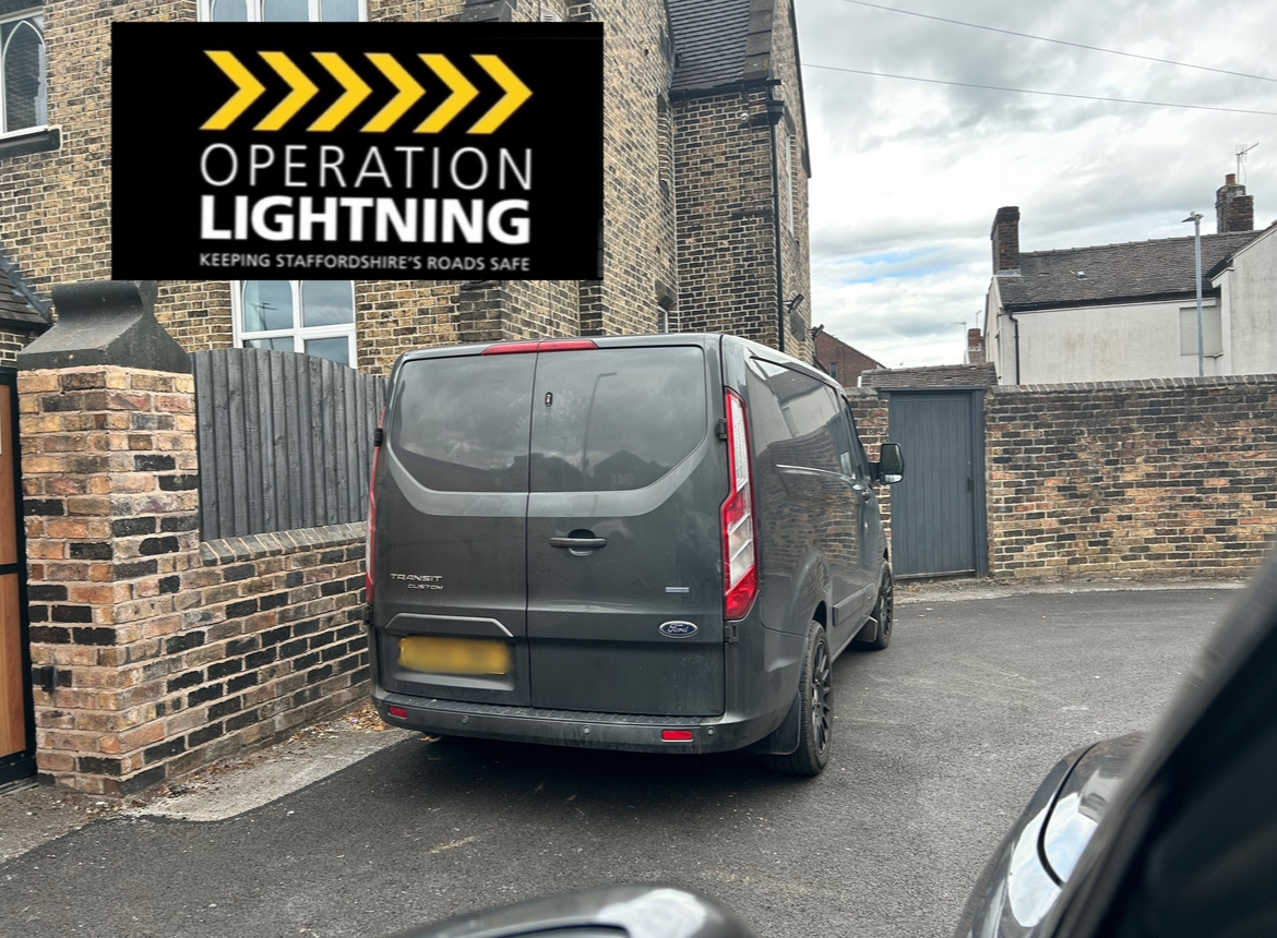 StaffsDogs's tweet image. Officers from #S2ARV carried out an intelligence led stop on this vehicle yesterday in the @policingstoke area.
The driver was arrested for attempt kidnap on behalf of a neighbouring force and the vehicle seized. Enquiries are on going.
#OpLightning