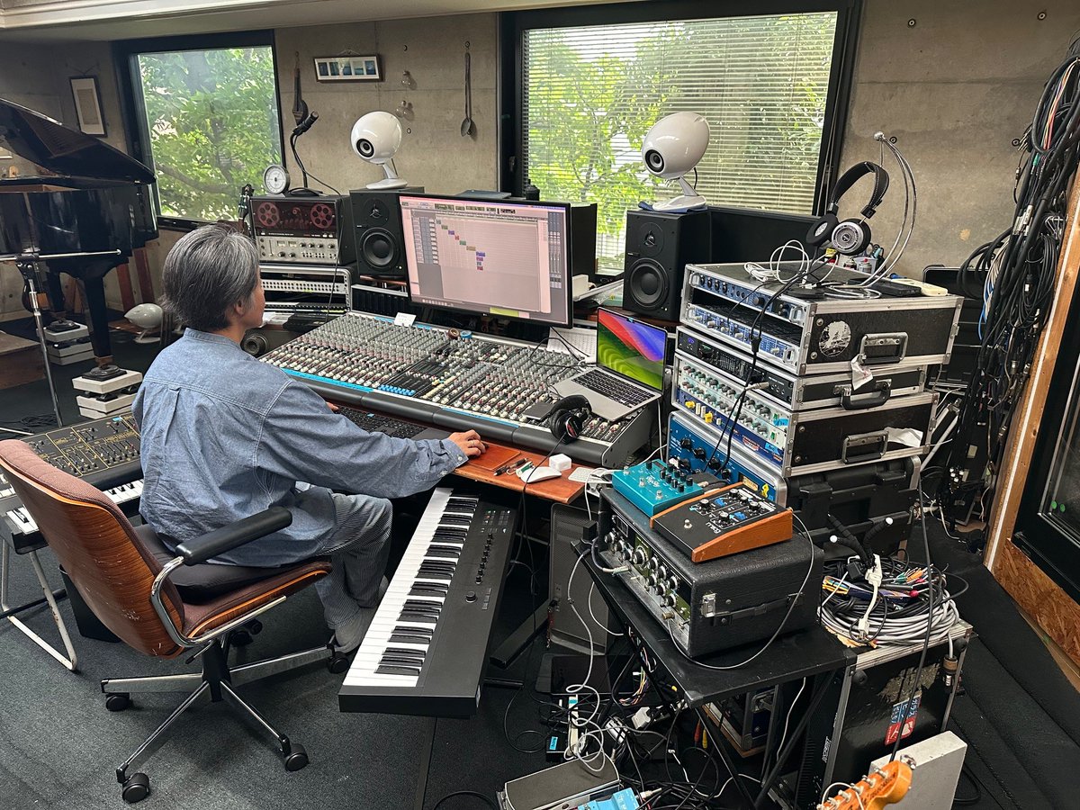 TD10th's tweet photo. 閑静な住宅街にあるレコーディングスタジオ。
ミュージシャンでもある主が #TD508MK4 を使って音楽制作。
仕事場でありながら、何時間でも居座れそうな素敵な空間です。
#イクリプスみいつけた
#echoandcloudstudio https://t.co/KUTAVdWz7Z