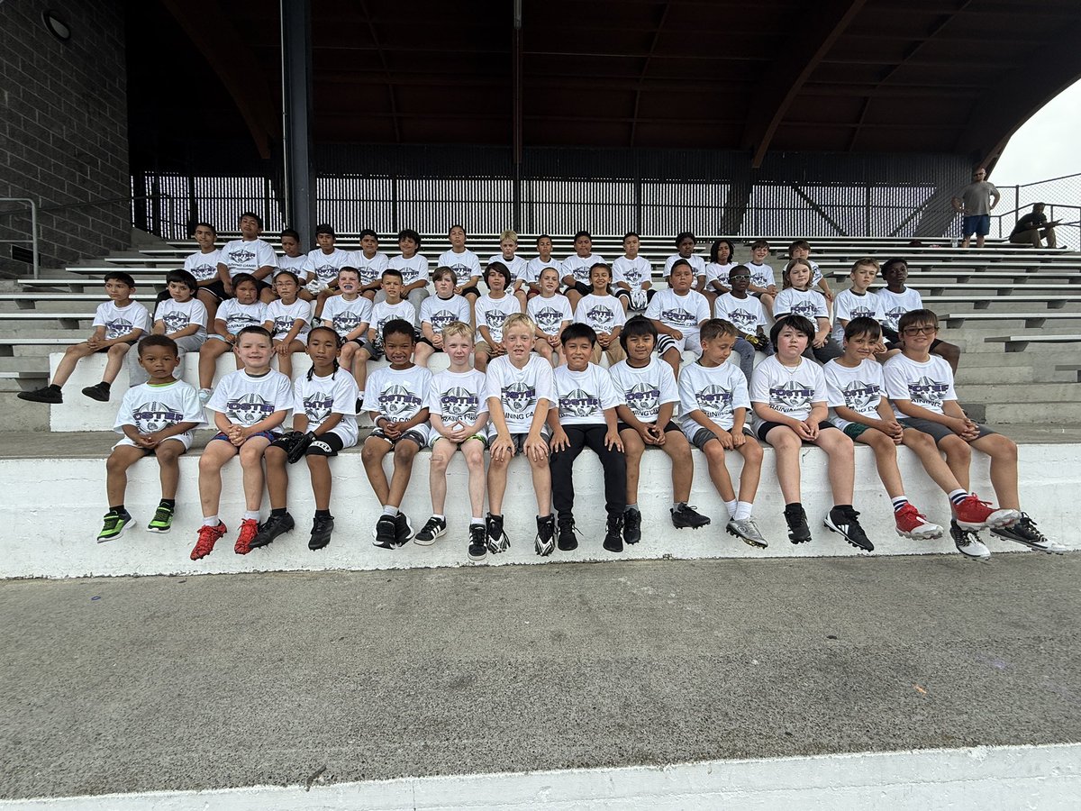 FosterHSFB's tweet image. The Bulldogs 2025 Youth Football Camp is in the books!!! Thank you so much to our outstanding campers for their participation, high effort and positive attitudes! A huge THANKS to the families of the campers for signing up for our camp. We appreciate your support!!! 🐾💜🖤