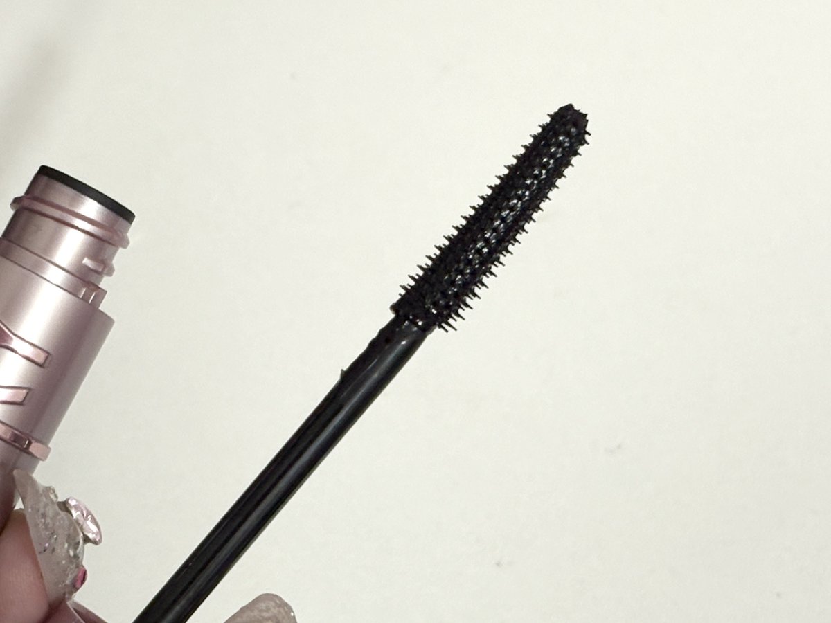xxhani__'s tweet photo. มาสคาร่าชีหนิงหนิง Maybelline Sky High Mascara เว่อร์เกินนน ขนตายาวมากก  ยาวจะแตะคิ้วแล้ว หัวแปรงปัดง่าย หวีขนตาได้ดี เรียงสวย ไม่แพนด้า ไม่เลอะเทอะ กันน้ำ สมกับเป็นตัวในตำนานนน https://t.co/G9rDGzu1OV