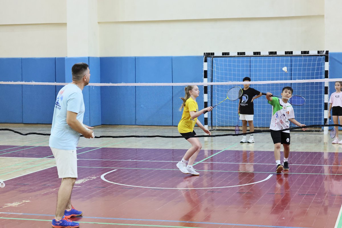 GSB_Manisa's tweet photo. 🏸İstanbul’da düzenlenecek olan İstanbul Youth Open 2025 Badminton Turnuvası öncesi hazırlıklar Kula’da sürüyor.

Kıbrıs Lefkoşa, Manisa İl Gençlik ve Kula Belediyesi Badminton takımlarından oluşan 24 sporcu ve 5 antrenör, Kula Spor Kompleksi’nde bir araya gelerek gelişim kampı kapsamında ortak antrenmanlarına devam ediyor.  Sporcularımıza başarılar diliyoruz.