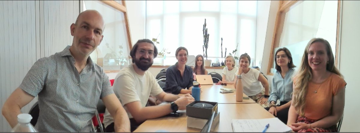 JessicaColleu's tweet image. Just met w @CassandraPW, Melina Vladisauskas, Franck Ramus & his team at the École Normale Supérieure to present my first study on the relationship between morphology, spelling, & writing in adolescents. A rich exchange of ideas & insightful fdk — grateful for the opportunity!