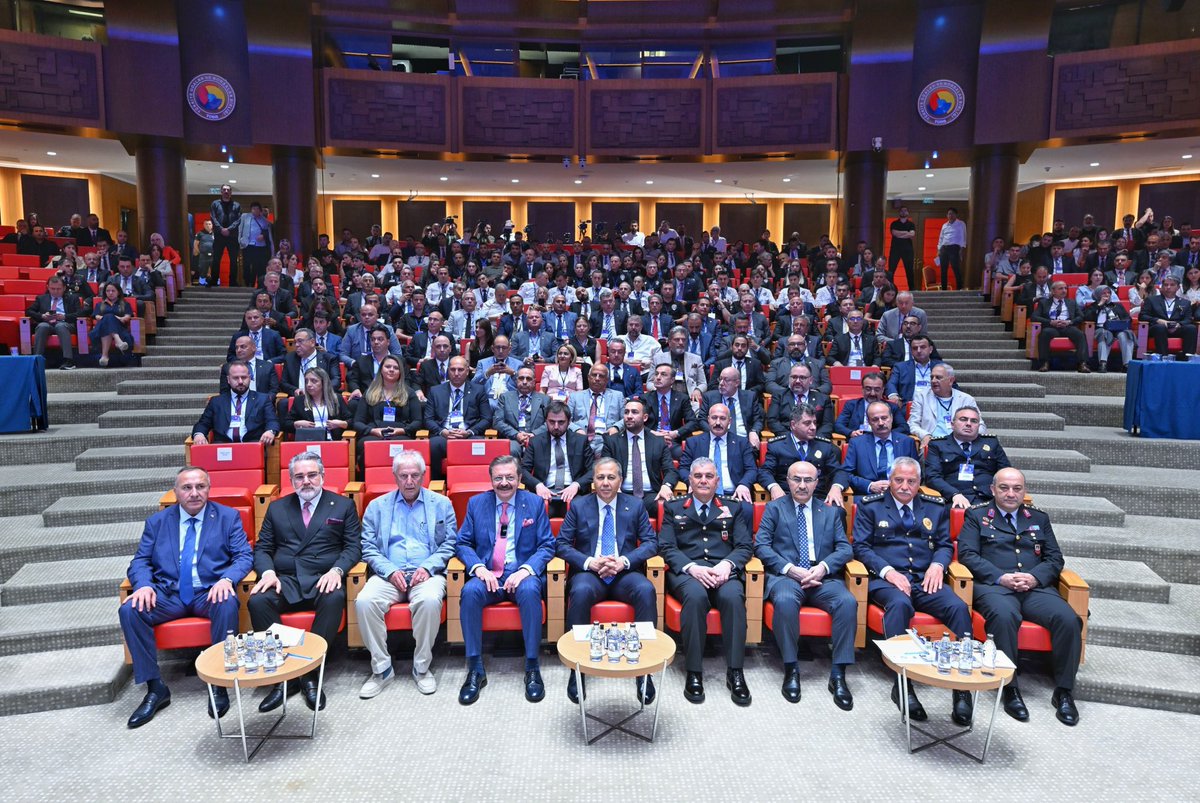 Türkiye Odalar ve Borsalar Birliği’nde düzenlenen, Özel Güvenlik Zirvesi’ne Güvenlik-İş Sendikası olarak katıldık.
İçişleri Bakanlığı Özel Güvenlik Denetleme Başkanlığı ve TOBB Türkiye Özel Güvenlik Hizmetleri Meclisi tarafından gerçekleşen “Özel Güvenlik Zirvesine” İçişleri