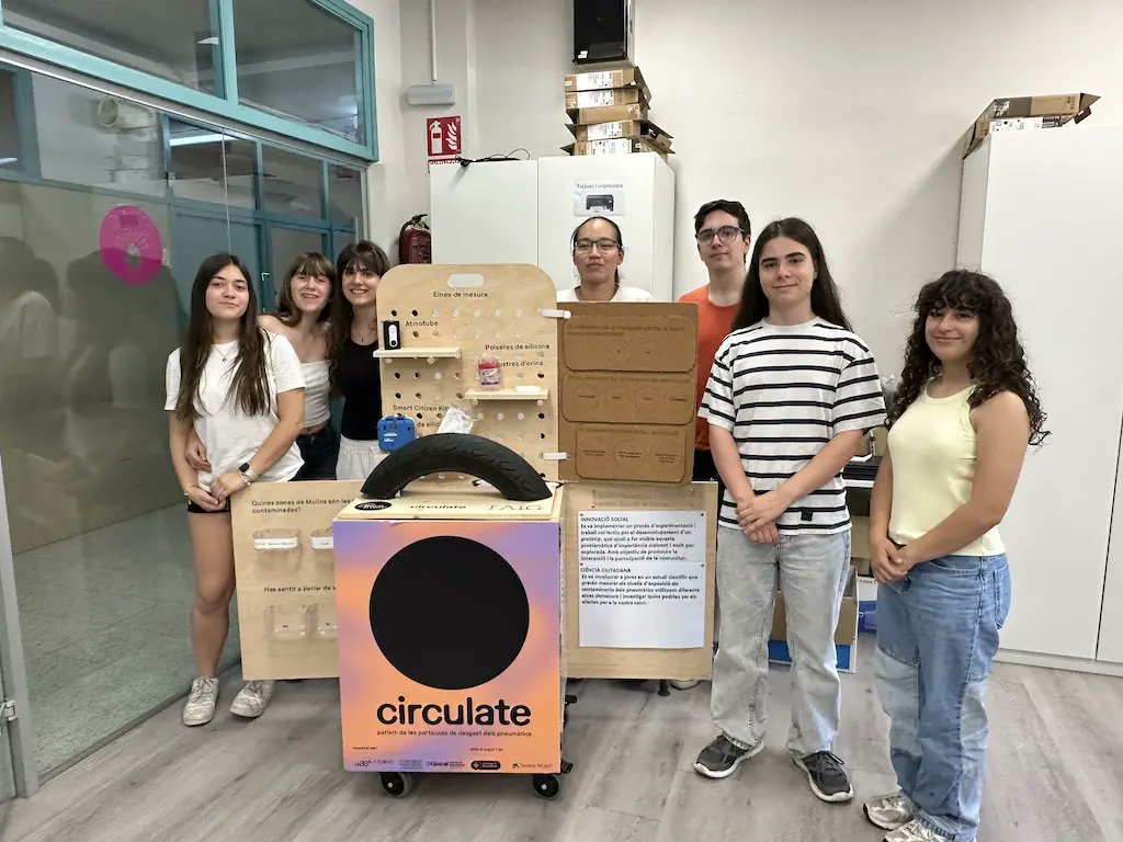 Catalunya Metropolitana (@catalunyamtp) on Twitter photo Una experiència transformadora
Alumnes de 4t d'ESO del Bernat el Ferrer detecten alts nivells de partícules tòxiques de pneumàtics a diferents llocs de Molins de Rei i el seu impacte en la salut
✍️A <a href="/ViuMolinsdeRei/">Viu Molins de Rei</a> i <a href="/CatalunyaMTP/">Catalunya Metropolitana</a>
catalunyametropolitana.cat/alumnes-del-be… Una experiència transformadora
Alumnes de 4t d'ESO del Bernat el Ferrer detecten alts nivells de partícules tòxiques de pneumàtics a diferents llocs de Molins de Rei i el seu impacte en la salut
✍️A <a href="/ViuMolinsdeRei/">Viu Molins de Rei</a> i <a href="/CatalunyaMTP/">Catalunya Metropolitana</a>
catalunyametropolitana.cat/alumnes-del-be…
