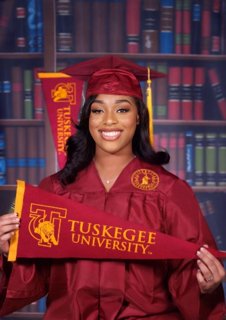CSmithQBs's tweet image. STILL PROUD OF MY 1ST BORN. MY BABY WAS BORN WHEN I WAS A 2ND SEMESTER FRESHMAN FOOTBALL PLAYER AT MURRAY STATE UNIVERSITY AND NOW SHE'S A NURSING GRADUATE FROM @TuskegeeUniv .
19-year-old DAD!!