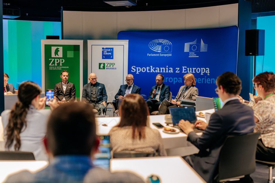 [DEBATA – EUROPA NA DRODZE DO BEZPIECZNEJ I TANIEJ ENERGII]

📢 Z przyjemnością dzielimy się z Państwem fotorelacją z Debaty „Europa na drodze do bezpiecznej i taniej energii”, która odbyła się w Biurze Parlamentu Europejskiego w Warszawie.

📷 Fotorelacja: