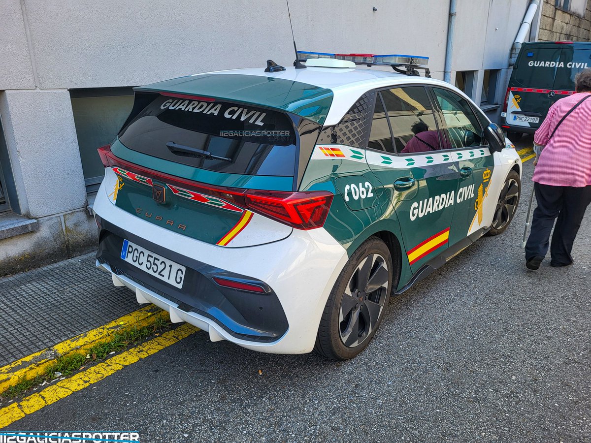GaliciaSpotter's tweet photo. NUEVO Cupra Born perteneciente a la Unidad de Protección y Seguridad de la Guardia Civil.
#cupraborn #guardiacivil #guardiacivilespañola #policia #gc #españa #bluelights #cochedepolicia #policecar #patrol #patrulla #062guardiacivil #uprose #guardiacivilcomprometidos https://t.co/T7WnT9oArh