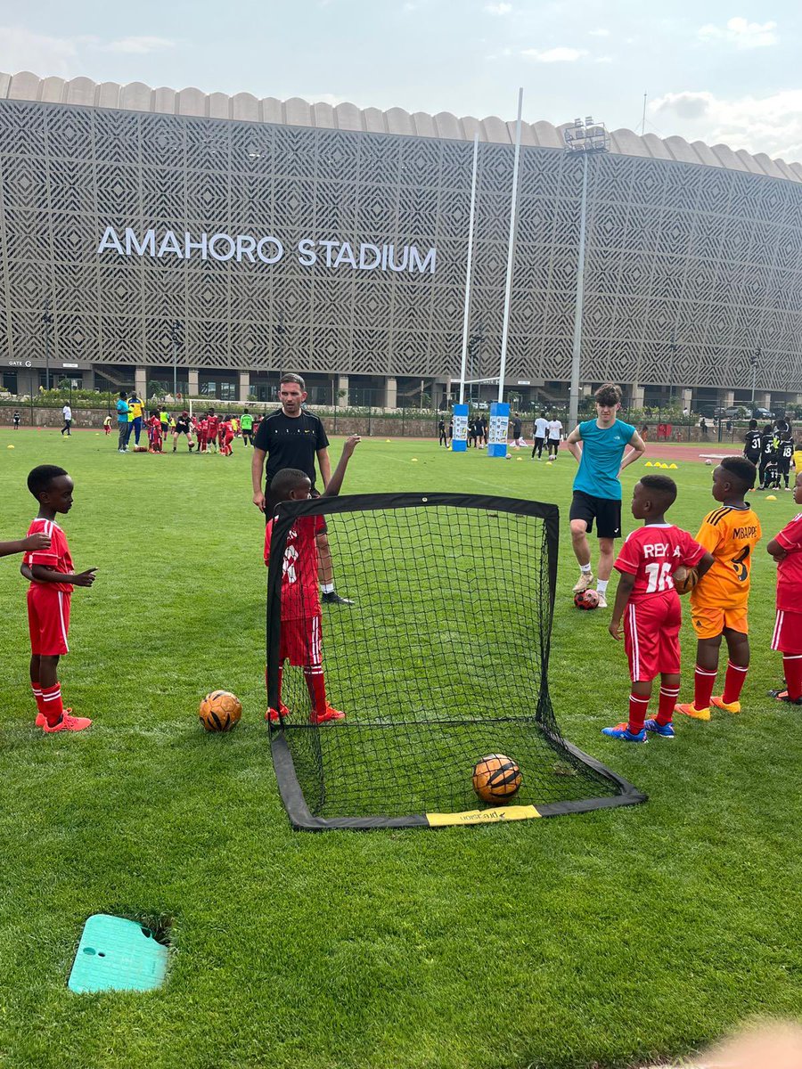 DMcCafferty97's tweet photo. Unbelievable Time in Rwanda🇷🇼 

Till next time! 💙💛 https://t.co/QbEPcmLrdX