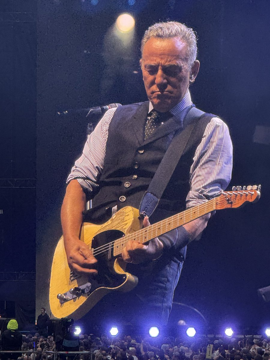 27Maig1715's tweet image. Two nights in Donosti with the an unexpected electrical storm (but with the magical return) @DoctorMusicTuit #BruceSpringsteen #Springsteen2025 #OnTour next stop Milano