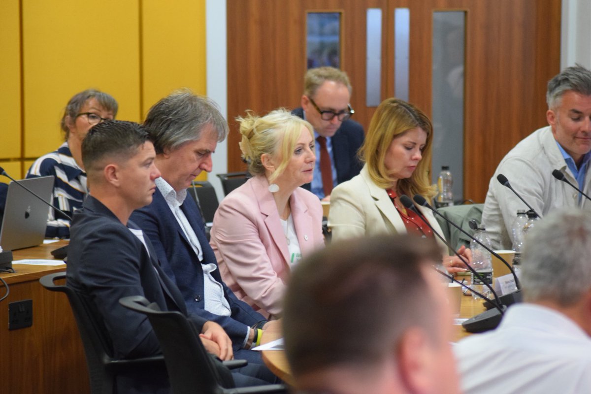 HEYCombinedAuth's tweet image. Mayor @luke11campbell @Transport4North Board Meeting - making the case for rail #electrification to #hull #eastyorkshire to maximise #Freeport as international trade gateway to the north @abports21 @network rail @Hullccnews @East_Riding #growth #devolution