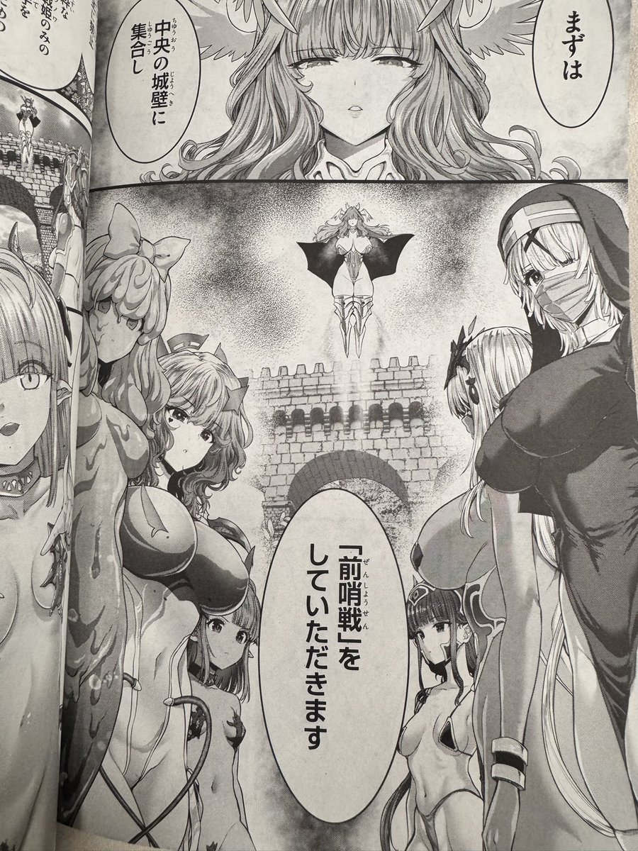 コミックアライブ最新号に、女神敗北24話後半が掲載です。😌

双方のチーム選手達が出揃うやり取りの後は、コロセウムに行き、まずは各チームデータ分析のための『前哨戦』。はたして、初手から優位を取れるのはどちらか?
各ヒロイン達の無様が予想されるキャットファイトチーム戦の始まりだ😈🖋️✨ 