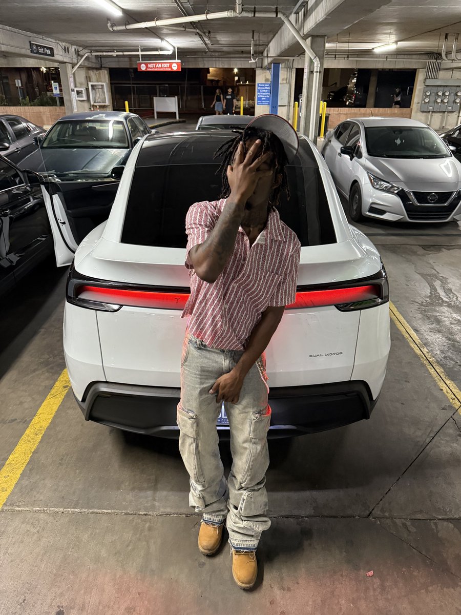 wayneoworldd's tweet photo. 28 hit different when you shoulda been gone at 14 🕊️❤️ https://t.co/ZYbWGCTHtR