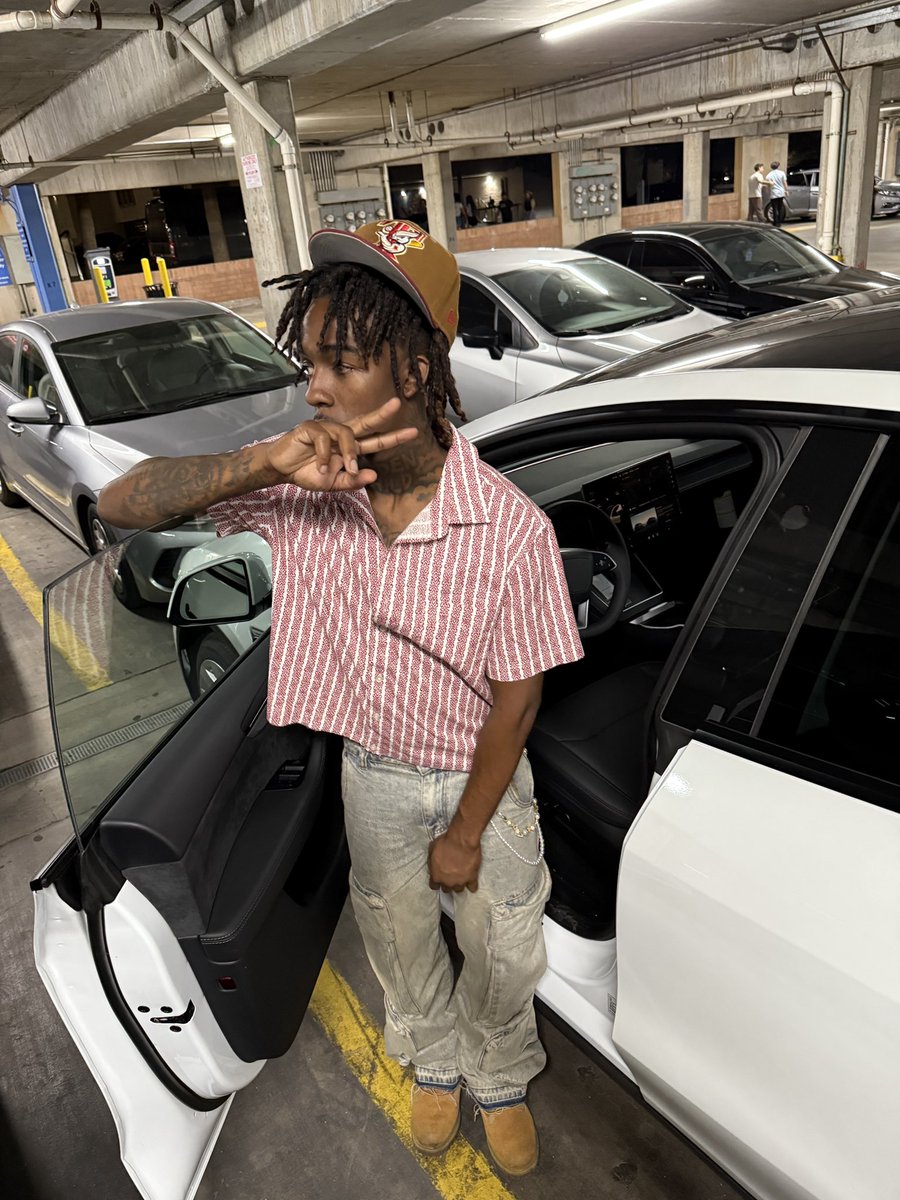 wayneoworldd's tweet photo. 28 hit different when you shoulda been gone at 14 🕊️❤️ https://t.co/ZYbWGCTHtR