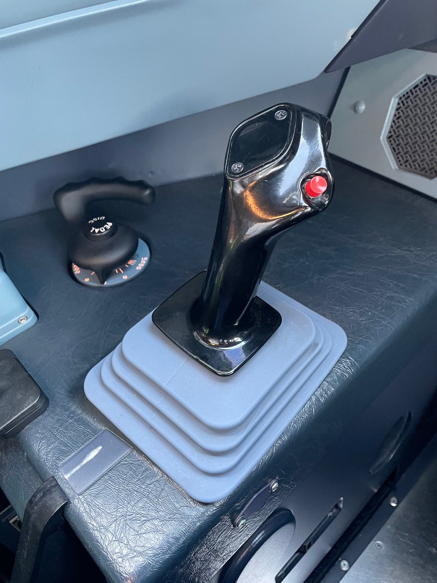 エアバス A320 機長👨‍✈️の船木です。 エアバス社の飛行機は、サイド