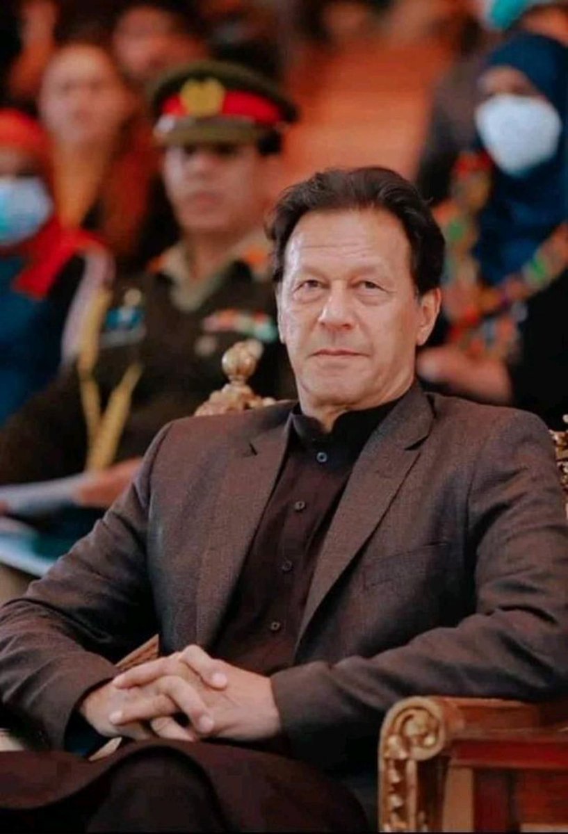 عمران خان ایک لیڈر، ایک نظریہ ہیں، وہ ایک تحریک ہیں،  وہ کروڑوں دل کی دھڑکن ہیں، وہ قید میں ہوں یا آزاد، انکا نام مٹایا نہیں جا سکتا!
قوم کی ایک ہی آواز ہے کہ "ہم اپنے لیڈر کے ساتھ ہیں!"
اور جب قوم ساتھ ہو، تو پھر نہ جبر کامیاب ہوتا ہے، نہ سازشیں، نہ زنجیریں، اور نہ ہی کوئی