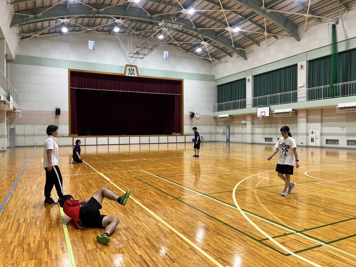 【現場実習Ⅰでゴールボールに挑戦！📸】今日は「中級パラスポーツ指導員」を目指す学生たちが、視覚障がい者スポーツの「ゴールボール」を体験！👀✨ 実際に競技することで、深い理解に繋がっています。平成国際大学では、他にも様々な資格取得に挑戦できますよ💪
#平成国際大学 #ゴールボール