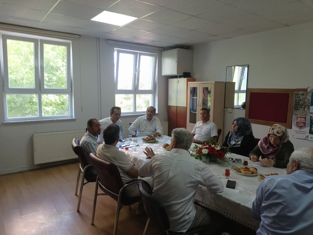 Hafızlık Yürütme Komisyonu Toplantısı Gerçekleştirildi

Karaman Hafız İmam Hatip Ortaokulunda, hafızlık eğitimlerinin daha verimli yürütülmesi amacıyla Hafızlık Yürütme Komisyonu Toplantısı düzenlendi.

Toplantıya, İl Millî Eğitim Müdürü Mehmet Çalışkan, İl Müftüsü Faruk Gürbüz,